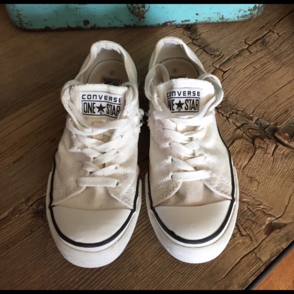 ❤️ White Converse One Star Women's  Size 6